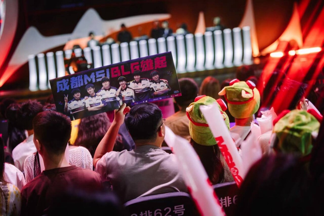 突发事件！海潮库奇在关键小组中脱颖而出， EDward Gaming 的双C输出满格，赢得了第一局