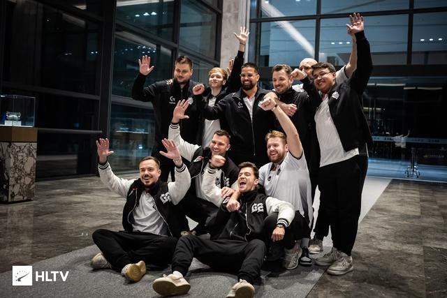 游戏太癫了！千万玩家集体「指猫为鼠」，还成了腾讯王牌游戏的新宠儿