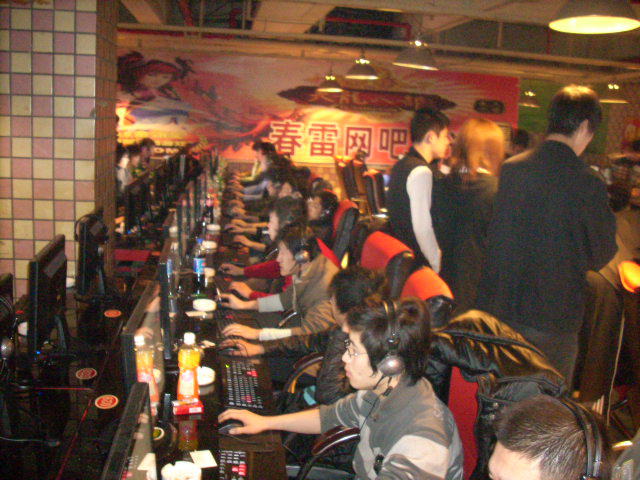 前往冠军之路！ Top Esports 官方关注了 Kanavi 、教练 Hongmi 和刘青松的微博